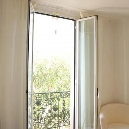 Lovely Light 2 Bedroomed In Is An Easy To The Palais And The Beaches Of 1895