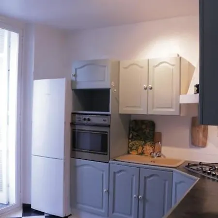 Apartamento Lovely Light 2 Bedroomed In Is An Easy To The Palais And The Beaches Of 1895