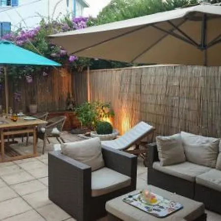 Apartamento Lovely Light 2 Bedroomed In Is An Easy To The Palais And The Beaches Of 1895
